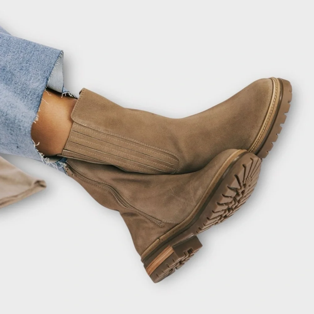 Seychelles “Cover Me Up” Chelsea Boot (Taupe Suede) – Size 7 NWOB